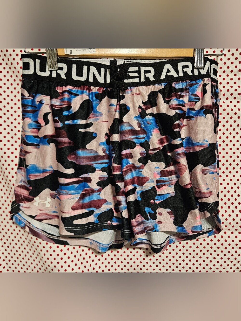 Girls Under Amor Shorts